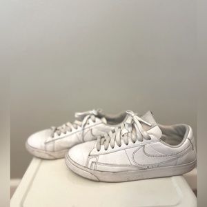 NIKE BLAZERS